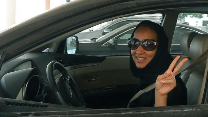 La activista Manal al-Sharif, impulsora de la campaña Women2Drive, también es celebrada en la edición de Vogue.  