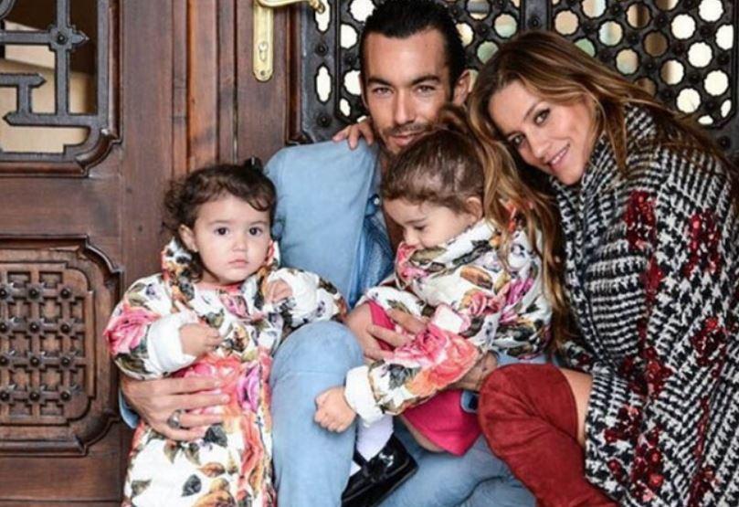 FAMILIA FELIZ. Lola, Aarón y sus dos princesas.